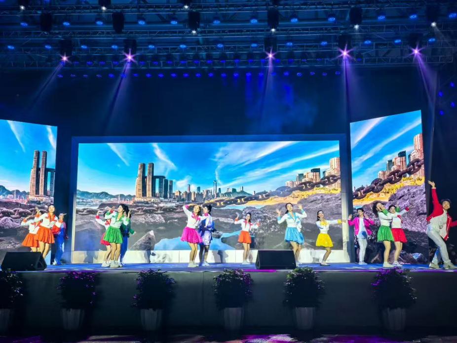 “我们的舞台”点亮重庆大渡口步行街 川渝高校大学生文艺社团精彩首演