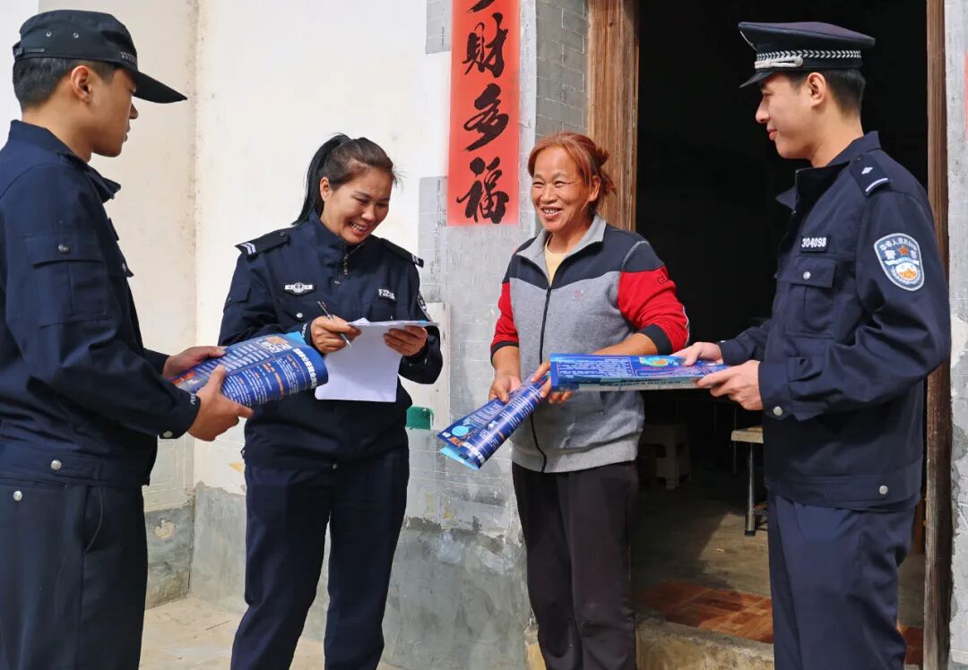 【阳光下的守护】乡里乡音接地气,最“讨喜” 【阳光下的守护】乡里乡音接地气,最“讨喜”