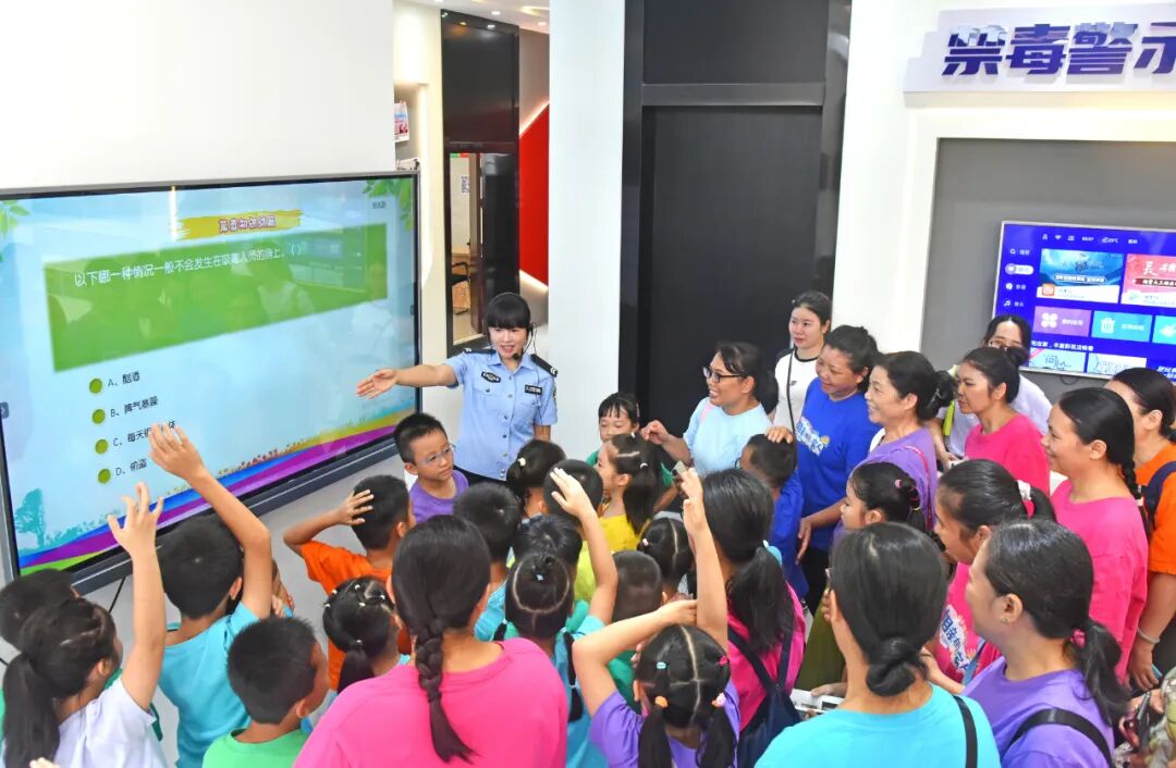 【阳光下的守护】乡里乡音接地气,最“讨喜” 【阳光下的守护】乡里乡音接地气,最“讨喜”