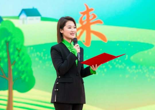 “巾帼联播·她创未来——村播妇联倡议行动”在武汉举办