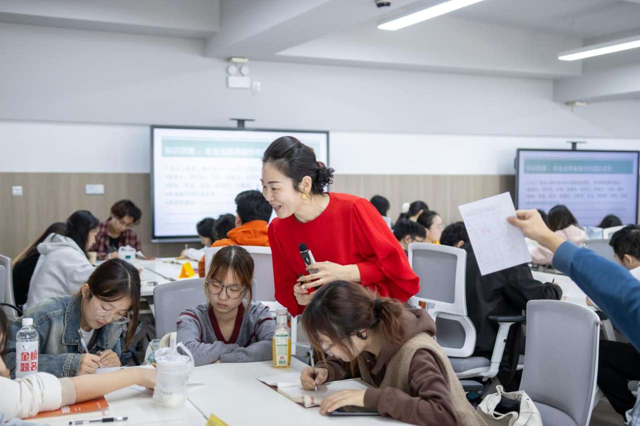 武汉商学院：小小“卡牌”让教育“活”起来