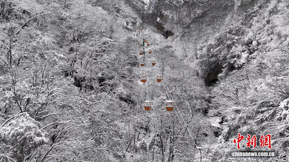 秦岭迎初雪 银装素裹美不胜收