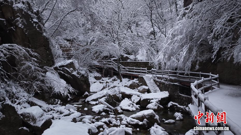 秦岭迎初雪 银装素裹美不胜收