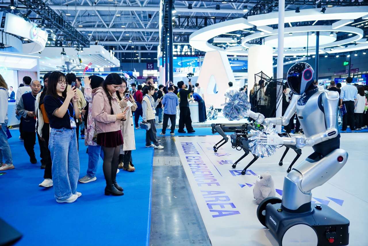第二十七届高交会观察：深圳宝安打造AI生产生活圈