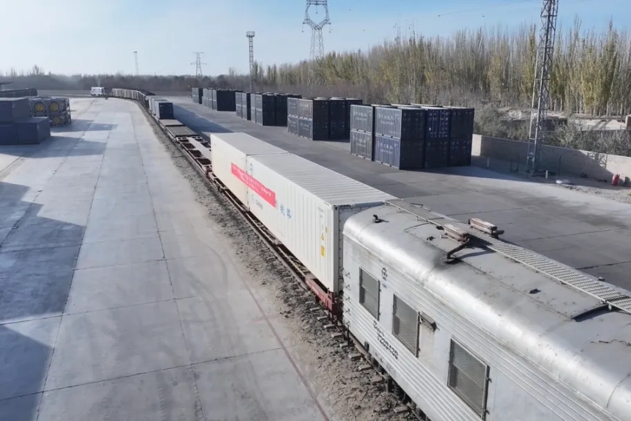 新疆开行首趟和田至北京多式联运助农专列