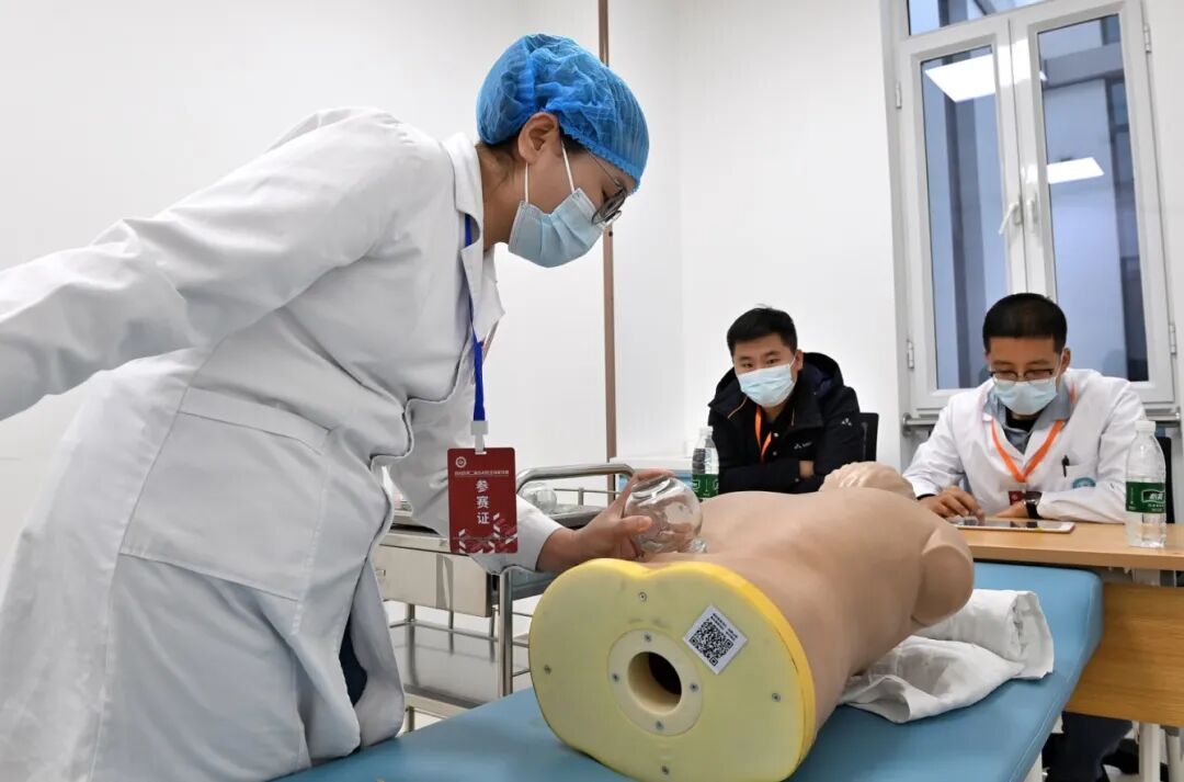 以赛促学强技能 筑牢基层健康线 自治区第二届乡村医生技能竞赛在我校举办