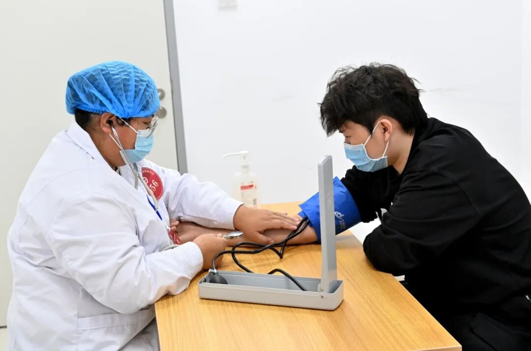 以赛促学强技能 筑牢基层健康线 自治区第二届乡村医生技能竞赛在我校举办