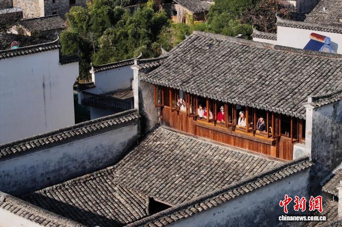 海外华媒探访黄山碧山村 千年古村创意融合引赞誉