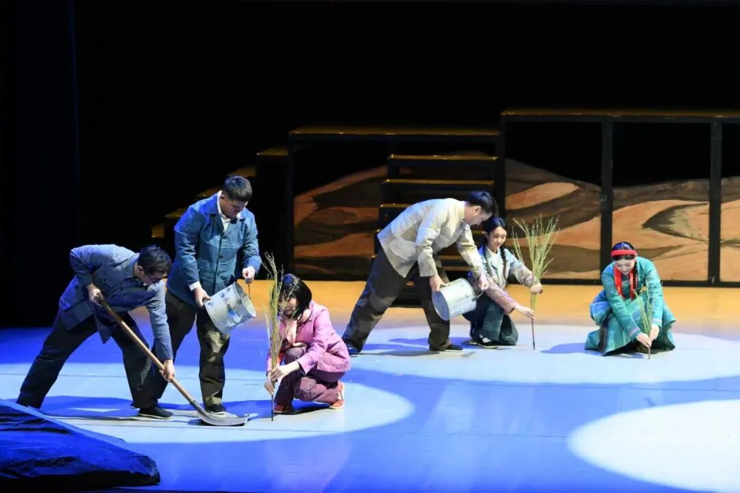 《好大一棵树》在北京梅兰芳大剧院精彩上演 《好大一棵树》在北京梅兰芳大剧院精彩上演
