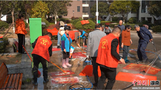 邵东市“三报到四服务”机制让党员力量下沉。