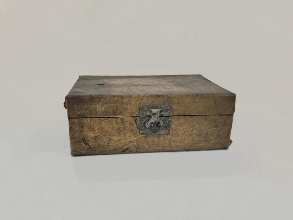 老皮箱、旧照片、功勋章……红岩博物馆三组捐赠品见证初心传承