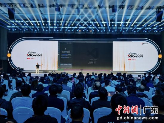 具身智能机器人大算力开发平台S600在深圳亮相 具身智能机器人大算力开发平台S600在深圳亮相