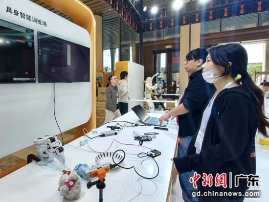 具身智能机器人大算力开发平台S600在深圳亮相 具身智能机器人大算力开发平台S600在深圳亮相