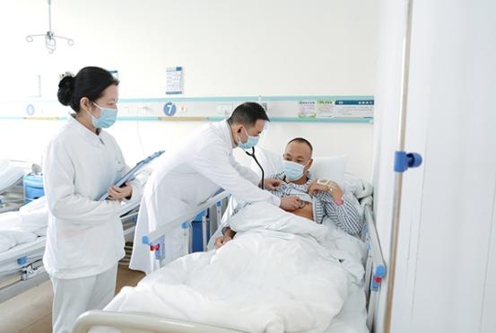 8分钟生死营救，重大附属江津医院成功抢救心脏骤停+急性心梗患者