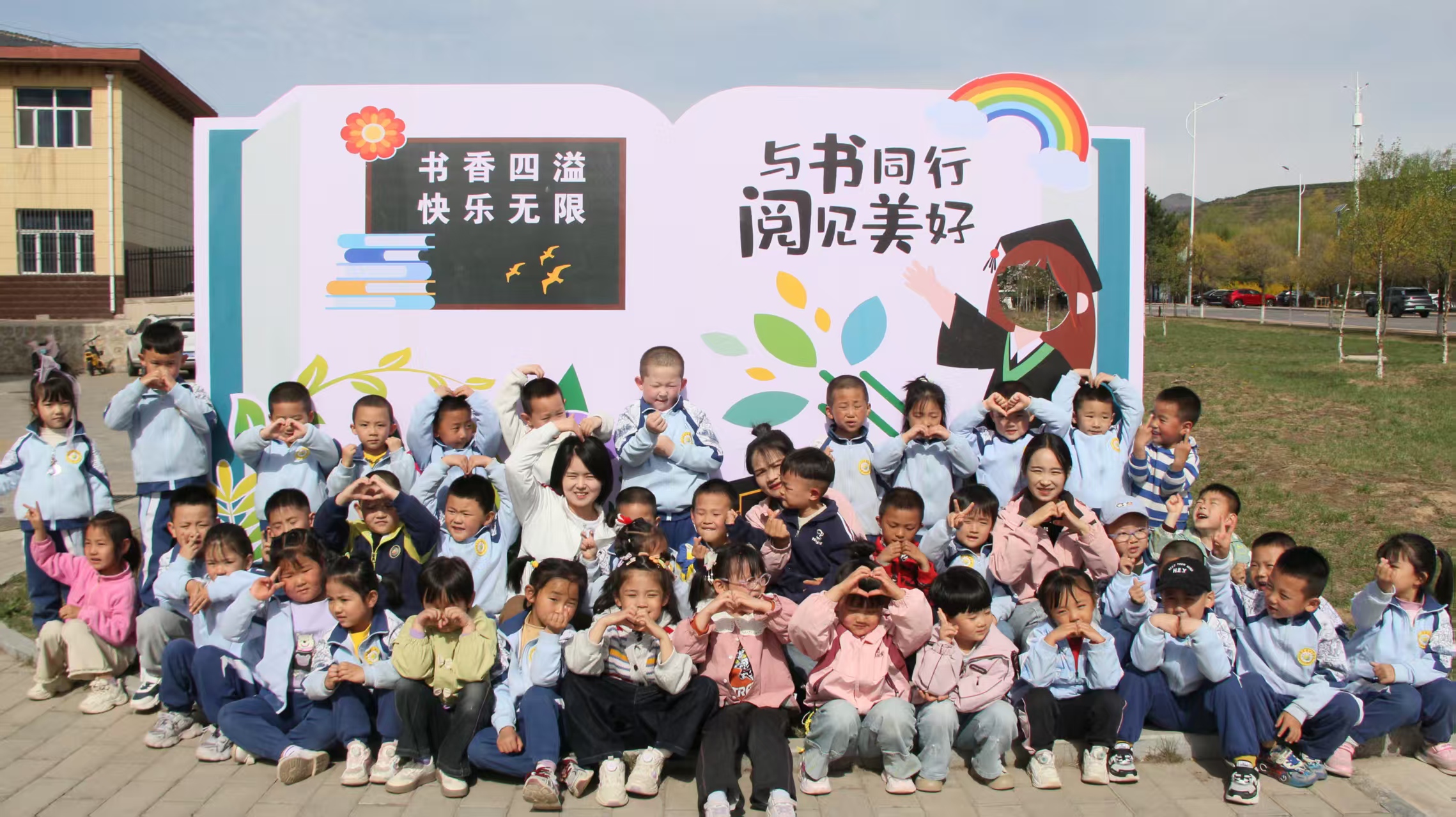 宁夏泾源：好戏连台 书香满城