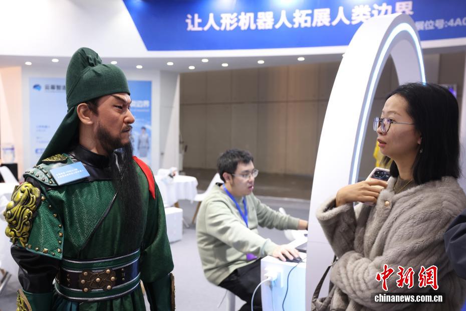 2025世界智能制造博览会在南京开展 机器人“扎堆”亮相展绝活