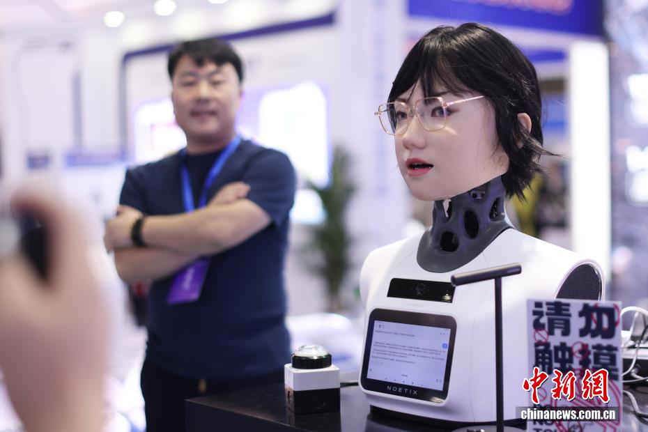 2025世界智能制造博览会在南京开展 机器人“扎堆”亮相展绝活