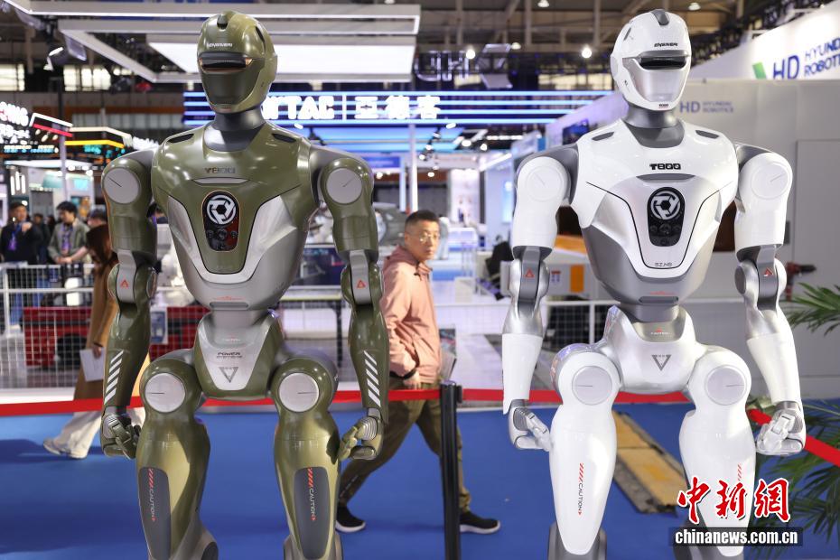 2025世界智能制造博览会在南京开展 机器人“扎堆”亮相展绝活