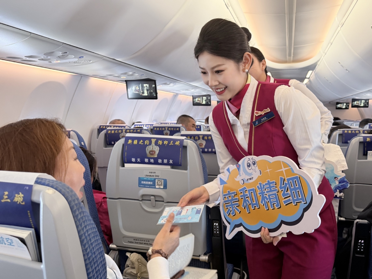 南航新疆分公司“冰雪主题航班”云端迎客,助力新疆冬季旅游“热”起来