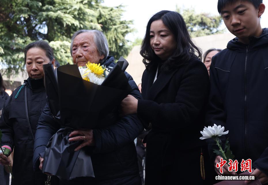 南京大屠杀死难者家庭祭告活动举行