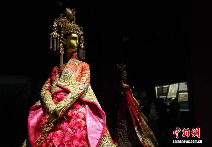 “金线——从北非到东亚的黄金服饰风尚”特展亮相成都博物馆