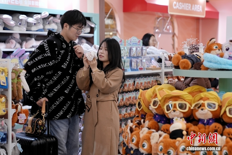 电影《疯狂动物城2》主题IP吸引北京市民