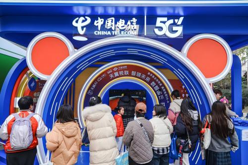 “混团黄金周”活动现场的中国电信VR互动体验区。四川电信供图