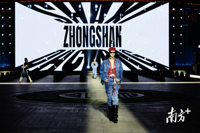 牛仔服邂逅无人机！中山两大服装名镇联袂“出圈”