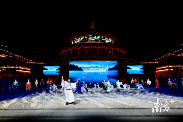 牛仔服邂逅无人机！中山两大服装名镇联袂“出圈”