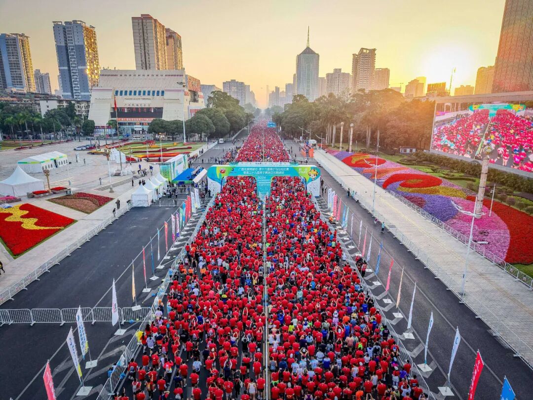 2025南宁马拉松赛|文明与热情共舞 奔跑与温情同行