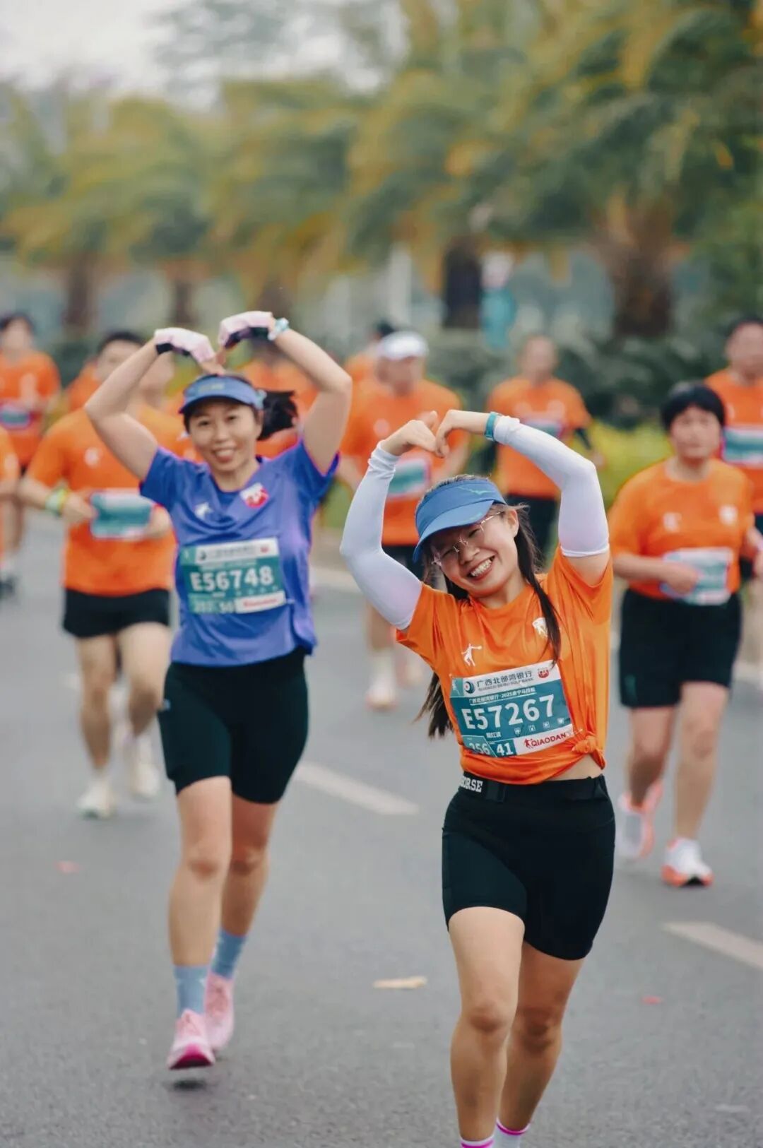 2025南宁马拉松赛|文明与热情共舞 奔跑与温情同行