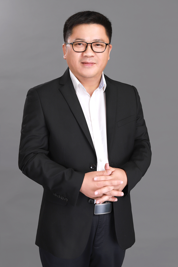 胡艺华:音乐里的哲思——《世界赠予我的》 胡艺华形象照(常用)_副本.jpg