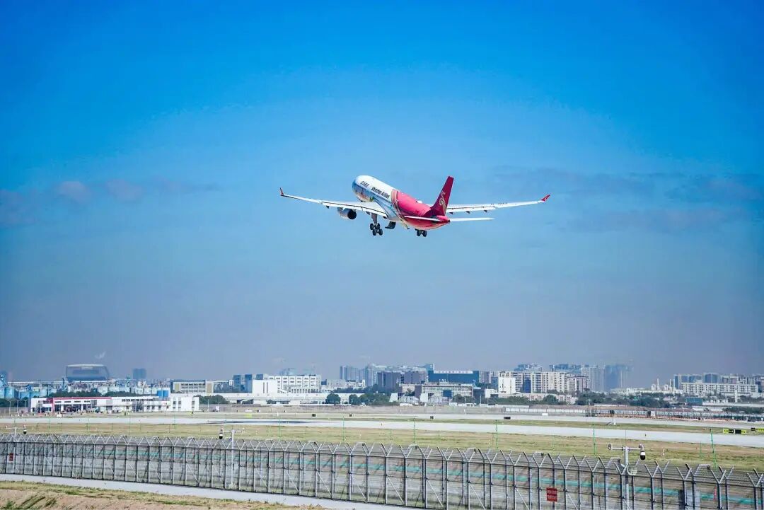 “三跑道时代”，宝安 “链全球” 能级再飙升！