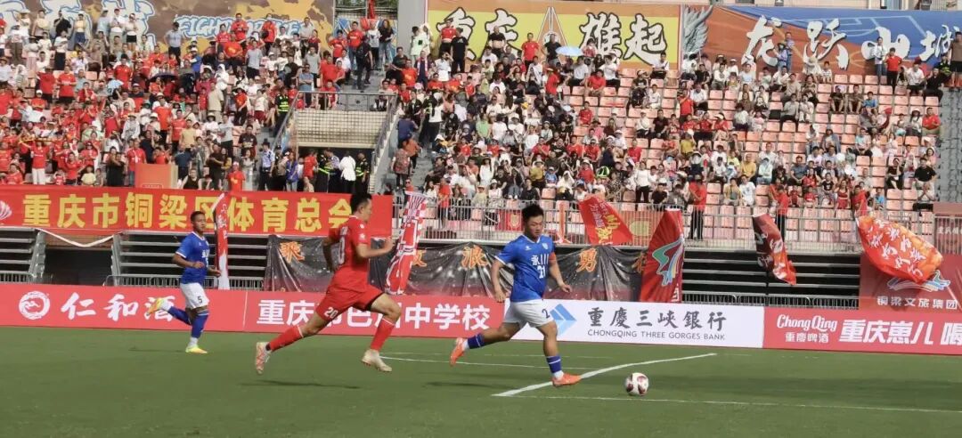 当教师站上渝超赛场，教育内涵与边界正被重新定义