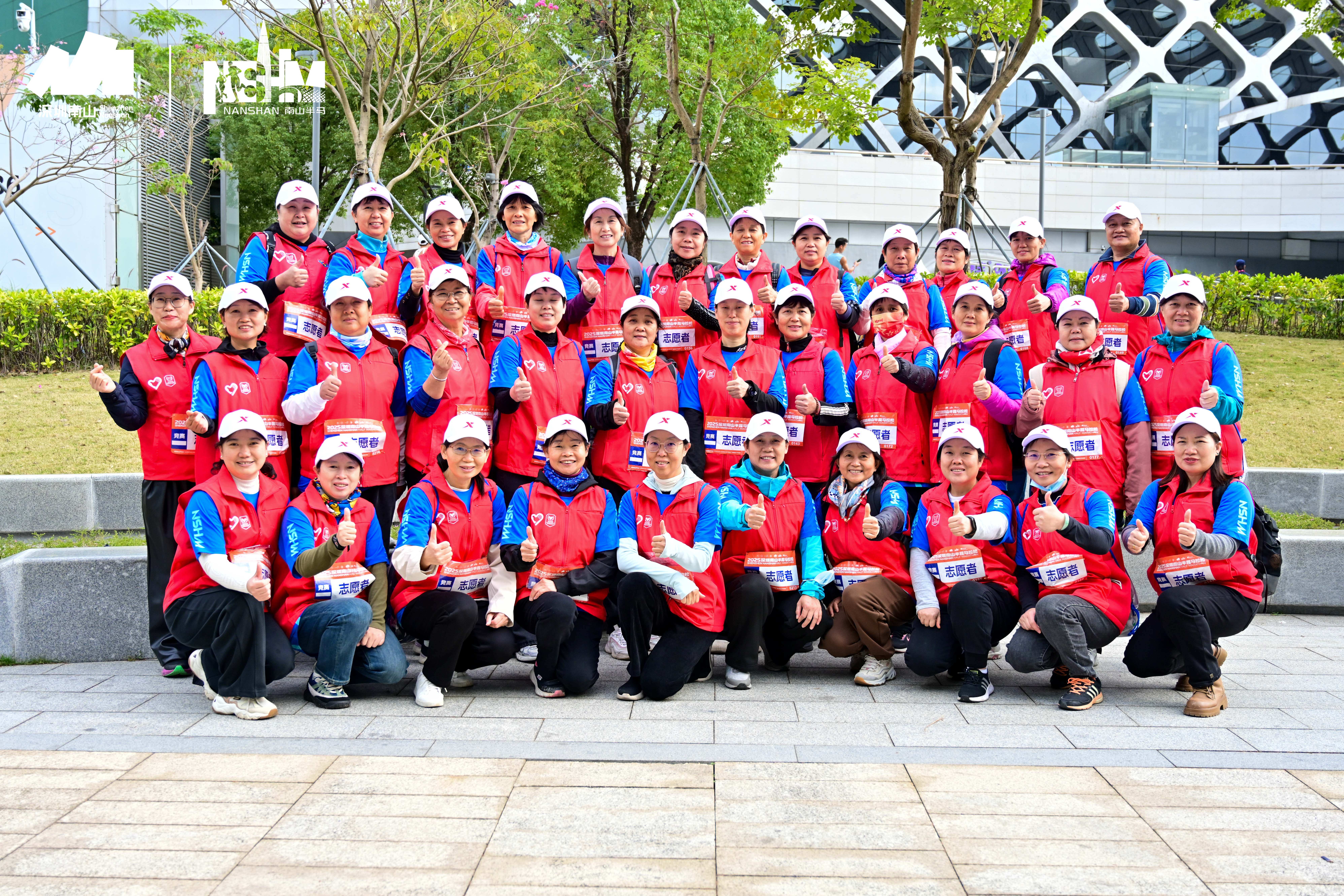 朝霞为你加冕，山海为你喝彩！2025 南山半马热血刷屏