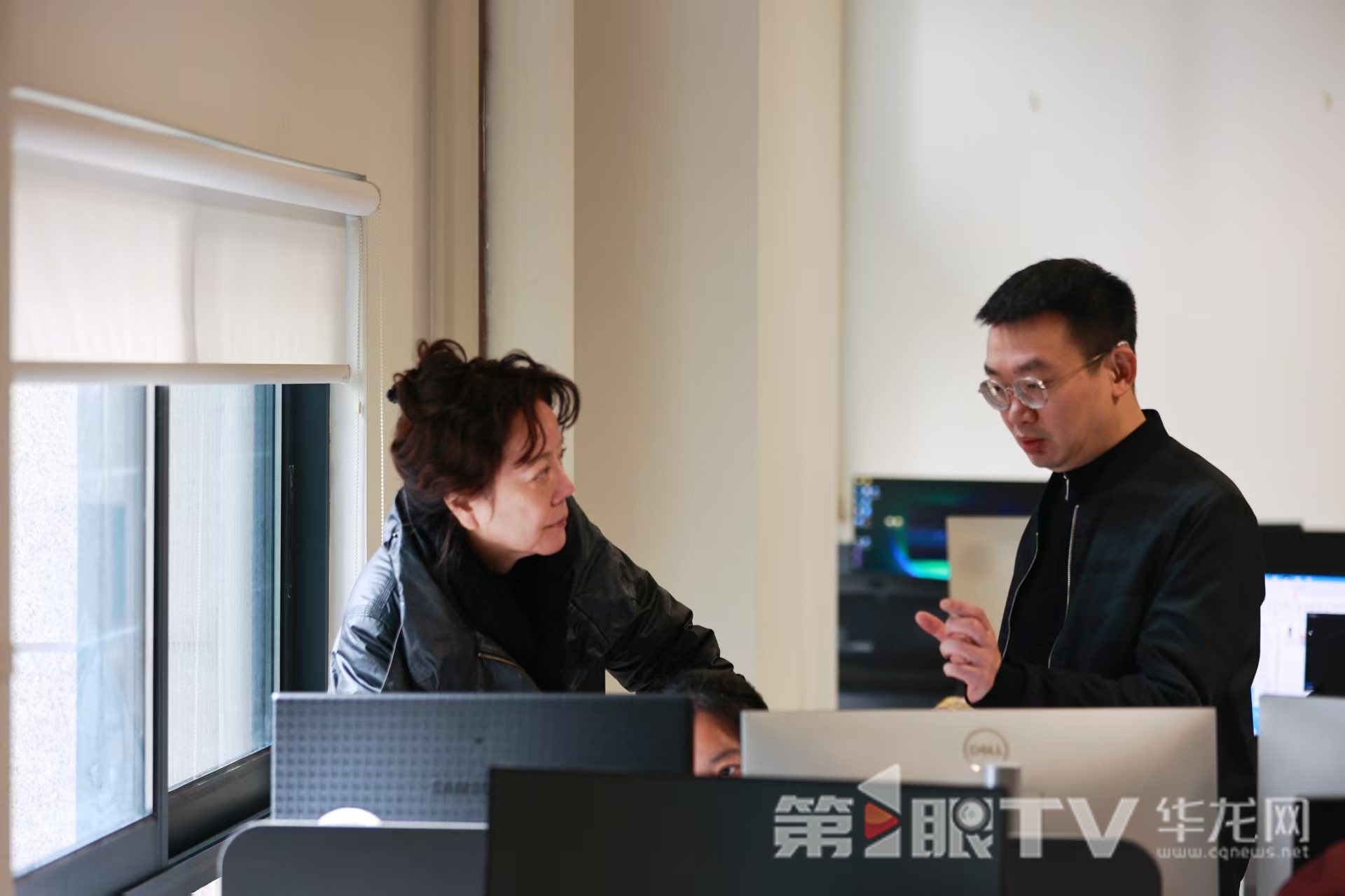 听力障碍挡不住逐梦路 重庆画家莫庭摘得直播大赛金奖 听力障碍挡不住逐梦路 重庆画家莫庭摘得直播大赛金奖