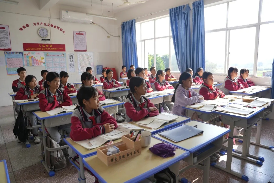 诗歌浸润成长路 思政照亮少年心！玉溪市元江县探索“诗歌里的思政课”教育新实践