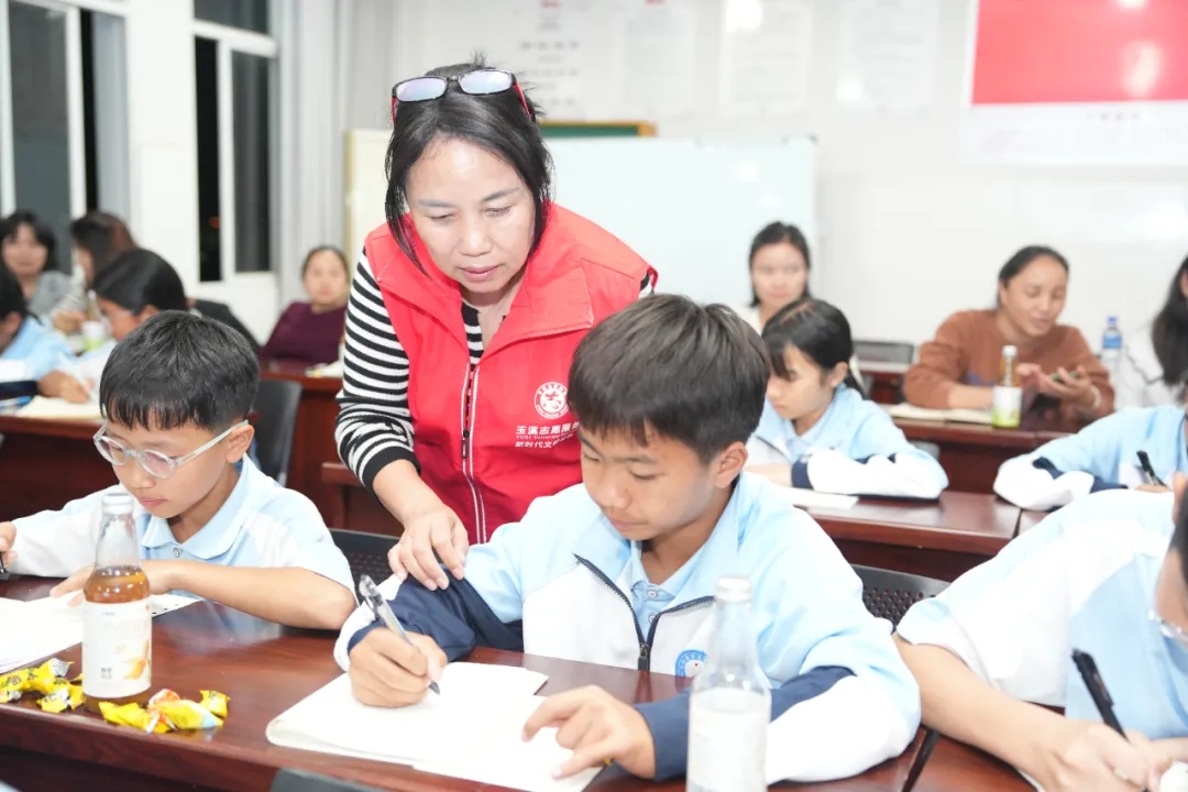 诗歌浸润成长路 思政照亮少年心！玉溪市元江县探索“诗歌里的思政课”教育新实践