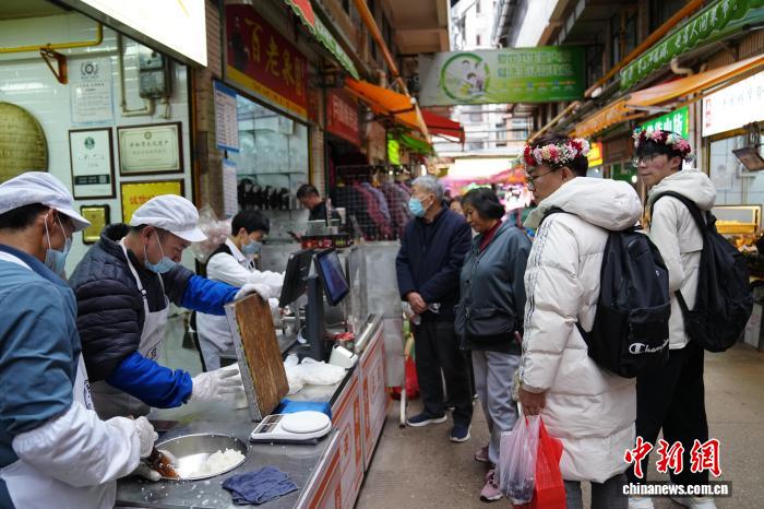 农贸市场里感受“有一种叫云南的生活”