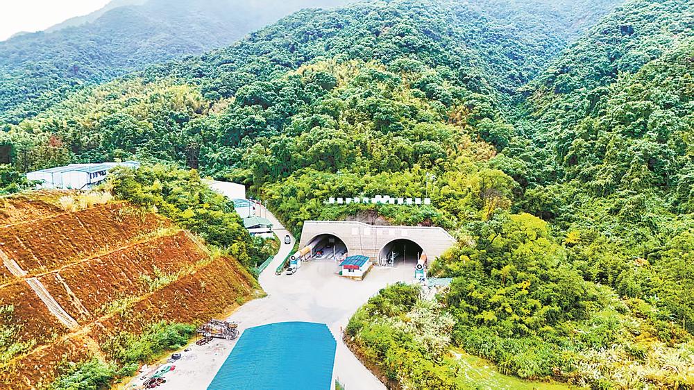 台尖山隧道实现双洞贯通