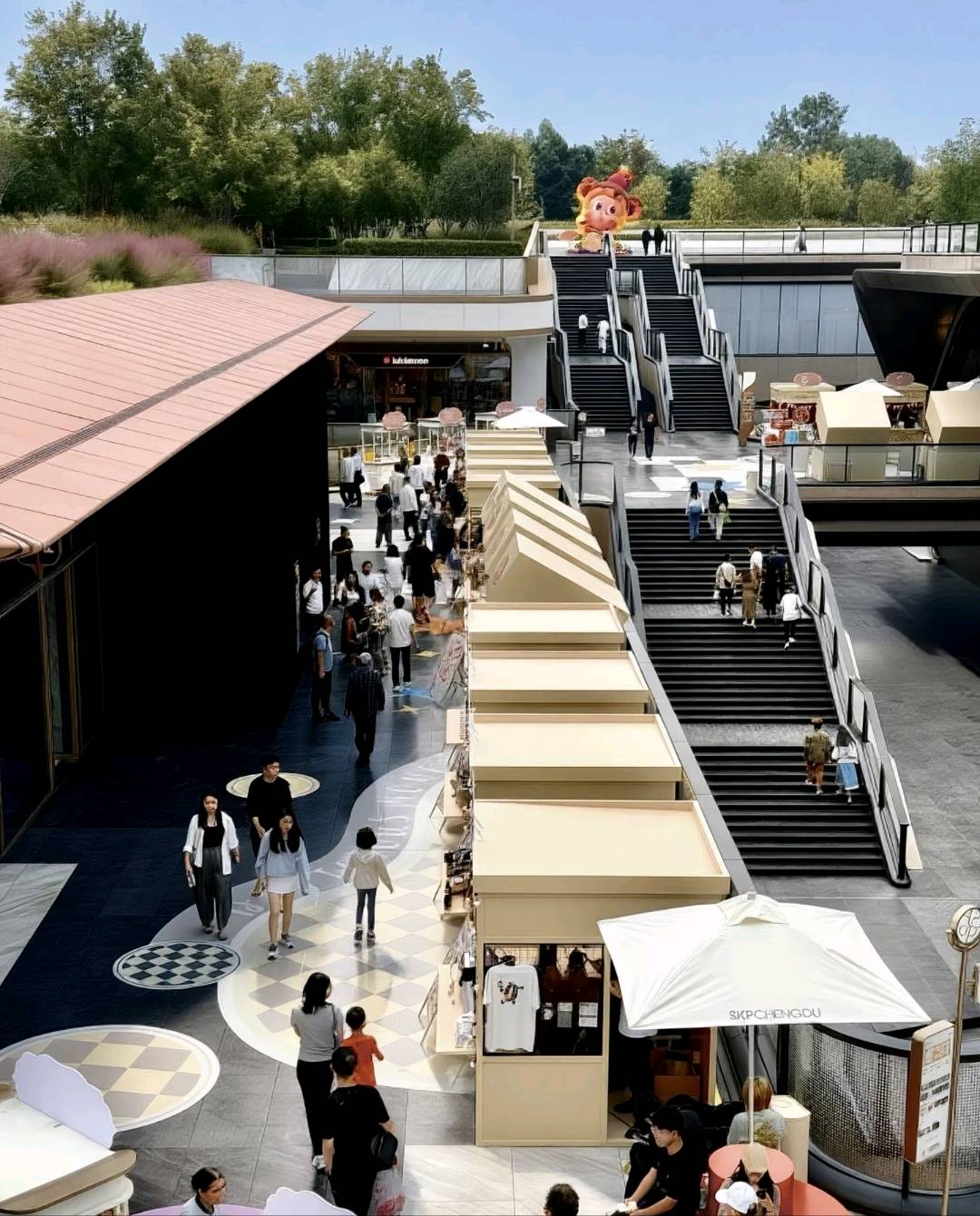 从“卖货”到“组局”,成都商圈解锁潮流消费新范式 从“卖货”到“组局”,成都商圈解锁潮流消费新范式