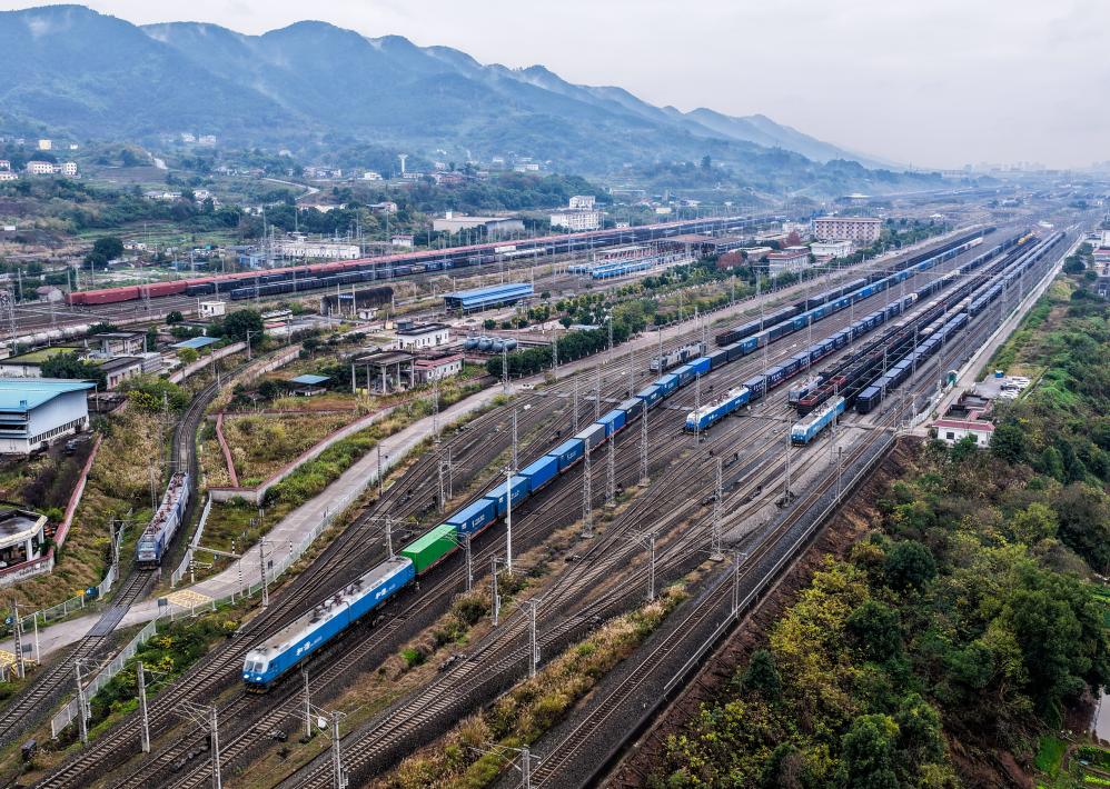 西南地区新年首趟中欧班列在渝发车