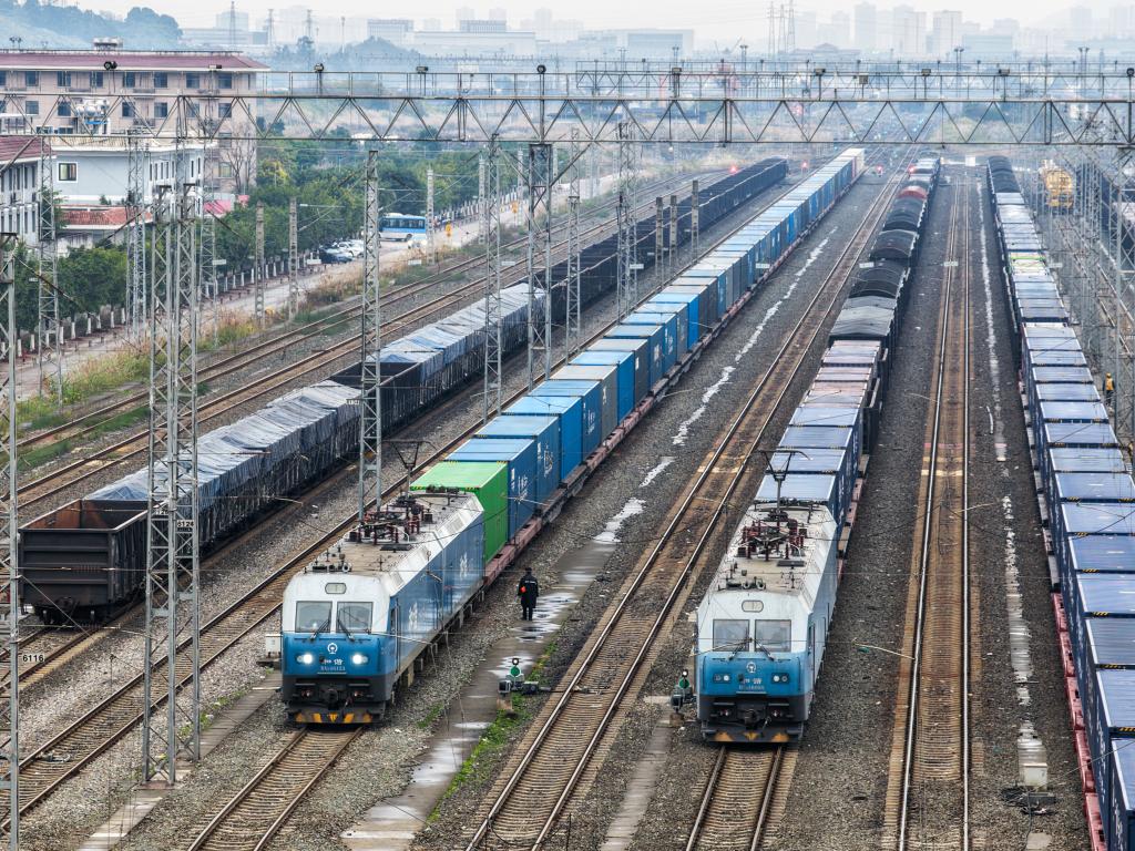 西南地区新年首趟中欧班列在渝发车