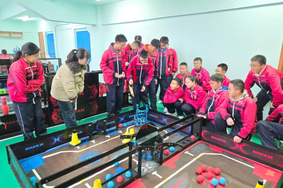 科技赋能成长丨集宁区中小学科技课堂亮点纷呈