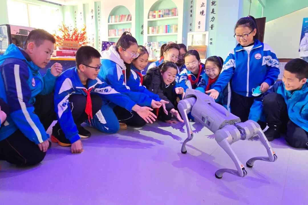 科技赋能成长丨集宁区中小学科技课堂亮点纷呈