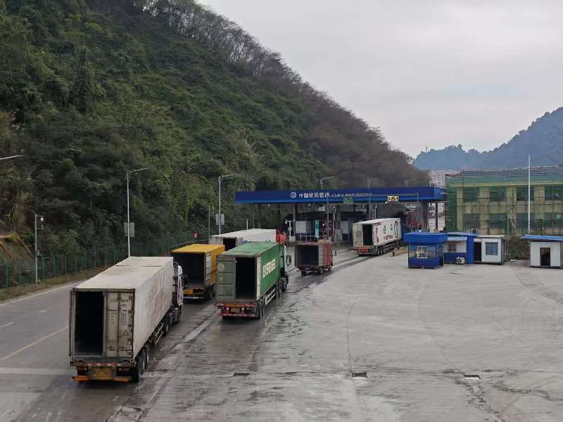 广西友谊关:外籍司乘人员及车辆可享边检快捷通关