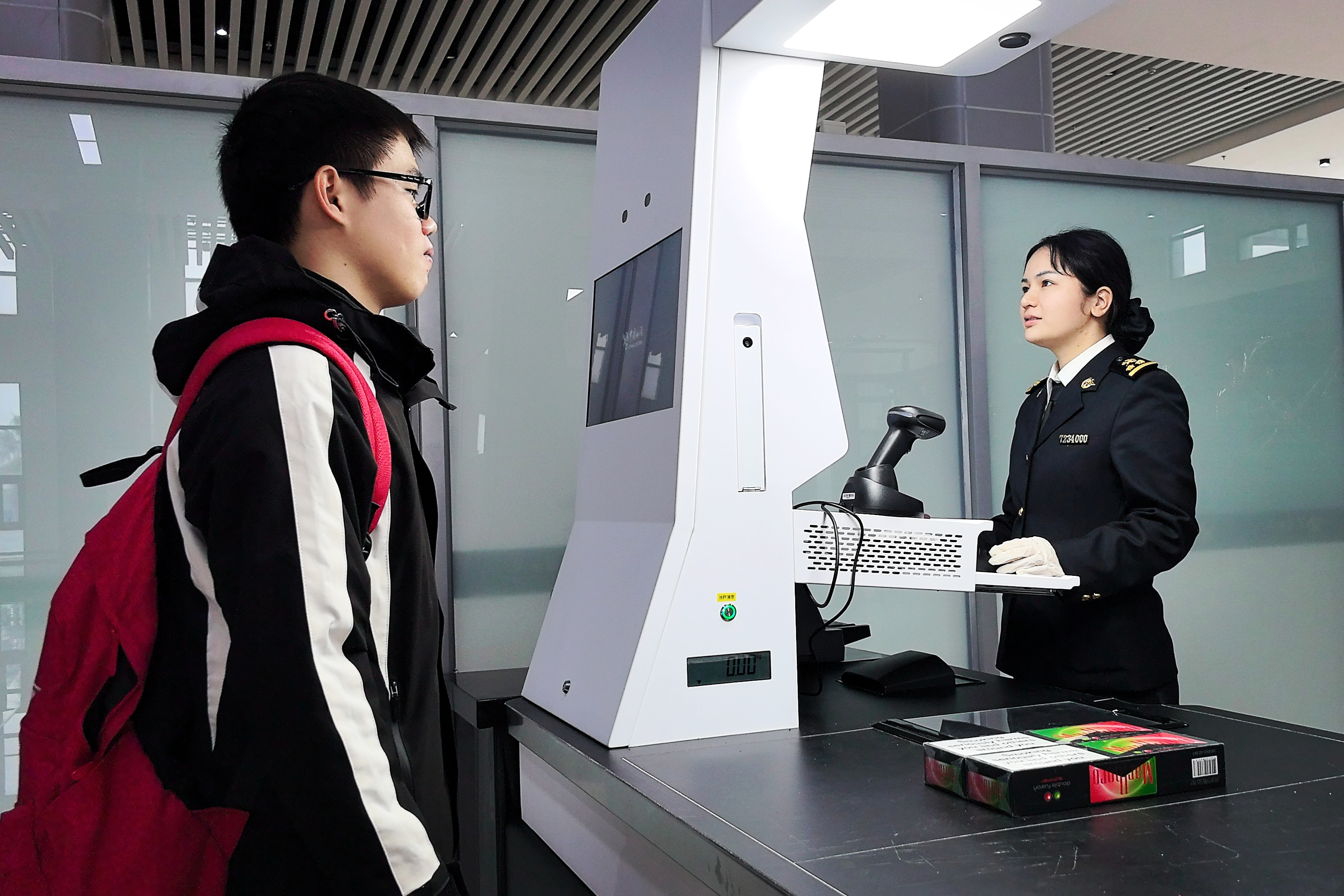 广西东兴口岸开启“三管贯通”智慧海关监管模式