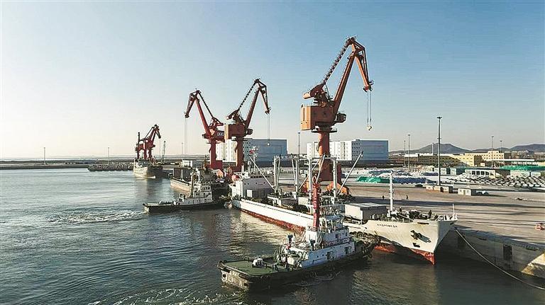 历史性突破！庄河港三艘外贸船舶同步靠泊