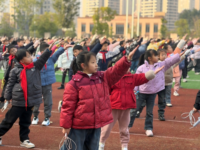 美好教育看得见|重庆这所小学9:45敲响上课铃 让成长不再匆忙