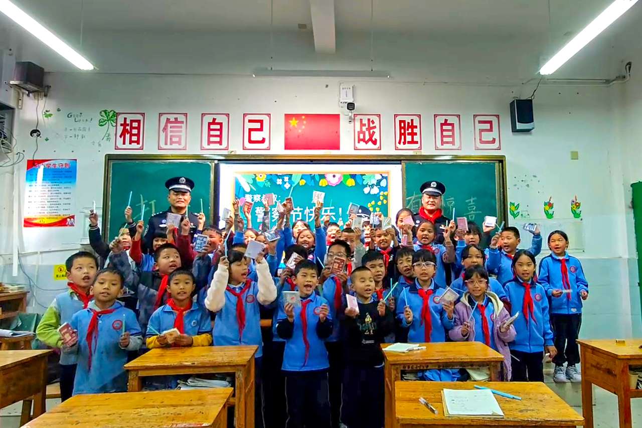 云南怒江：黑板背后的暖心祝福